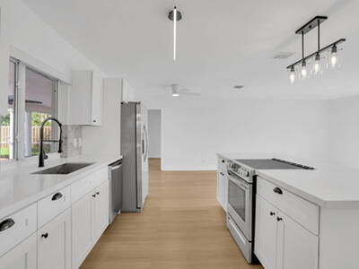 905 Sunset Road, Boynton Beach, FL 33435