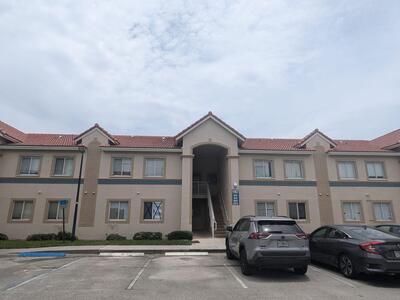 1157 Golden Lakes Boulevard