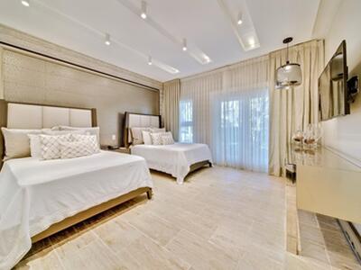 14 00, Casa de Campo, DR 22000