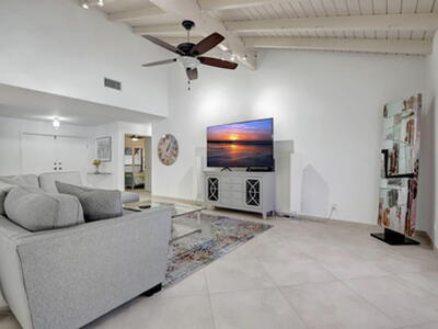 902 Foxpointe Circle, Delray Beach, FL 33445