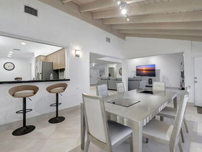 902 Foxpointe Circle, Delray Beach, FL 33445