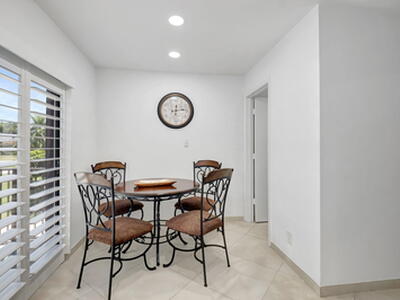 902 Foxpointe Circle, Delray Beach, FL 33445