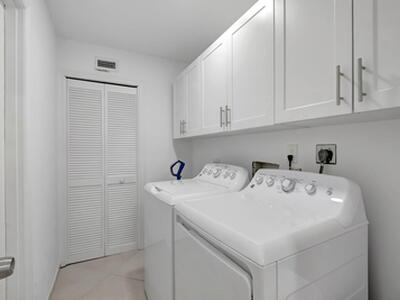 902 Foxpointe Circle, Delray Beach, FL 33445