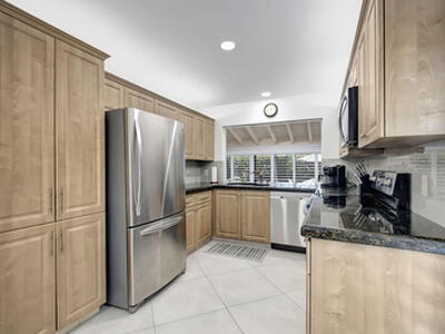 902 Foxpointe Circle, Delray Beach, FL 33445