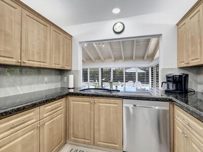 902 Foxpointe Circle, Delray Beach, FL 33445