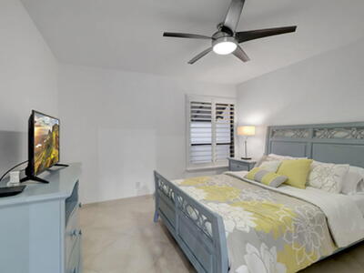 902 Foxpointe Circle, Delray Beach, FL 33445