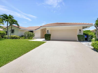 902 Foxpointe Circle, Delray Beach, FL 33445