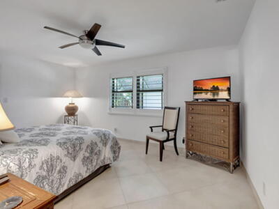 902 Foxpointe Circle, Delray Beach, FL 33445