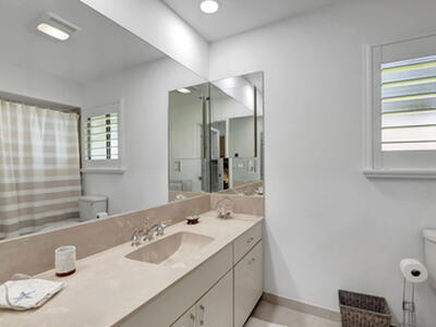 902 Foxpointe Circle, Delray Beach, FL 33445