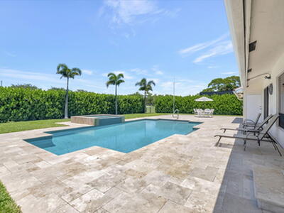 902 Foxpointe Circle, Delray Beach, FL 33445