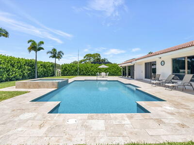 902 Foxpointe Circle, Delray Beach, FL 33445