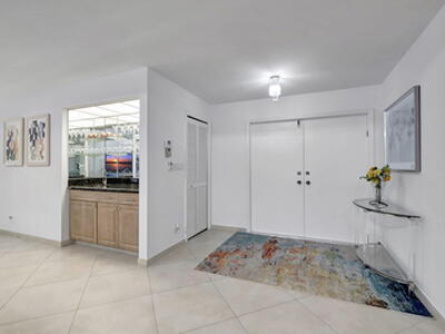 902 Foxpointe Circle, Delray Beach, FL 33445