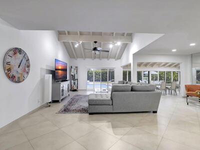 902 Foxpointe Circle, Delray Beach, FL 33445