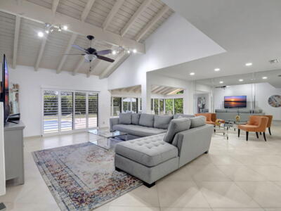 902 Foxpointe Circle, Delray Beach, FL 33445