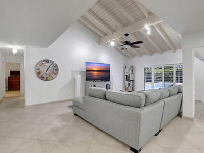 902 Foxpointe Circle, Delray Beach, FL 33445