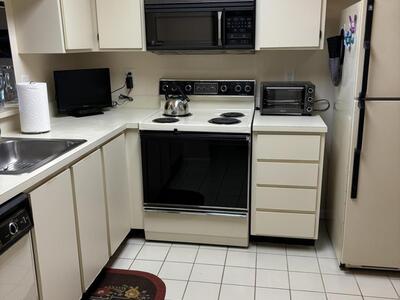 7260 Kinghurst Drive, Delray Beach, FL 33446