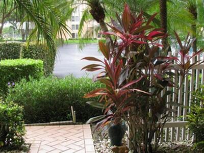 7260 Kinghurst Drive, Delray Beach, FL 33446