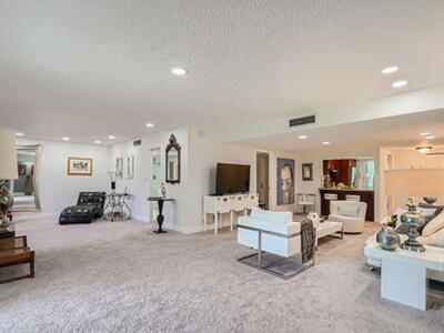 1705 Presidential Way, West Palm Beach, FL 33401