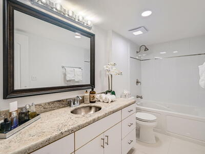 1705 Presidential Way, West Palm Beach, FL 33401