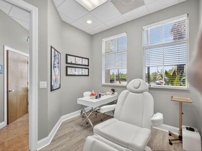 3307 Northlake Boulevard, Palm Beach Gardens, FL 33403