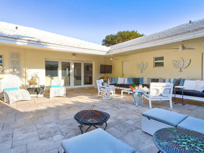 835 Canary Walk, Delray Beach, FL 33483