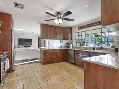 835 Canary Walk, Delray Beach, FL 33483