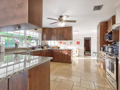 835 Canary Walk, Delray Beach, FL 33483