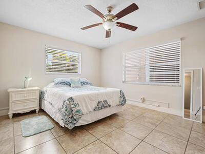 801 Hummingbird Way, North Palm Beach, FL 33408