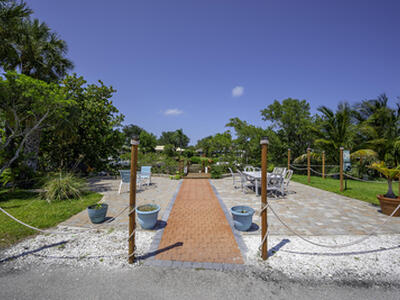 801 Hummingbird Way, North Palm Beach, FL 33408