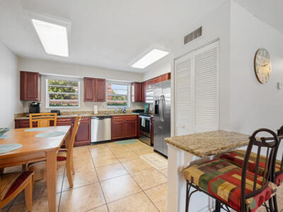 801 Hummingbird Way, North Palm Beach, FL 33408