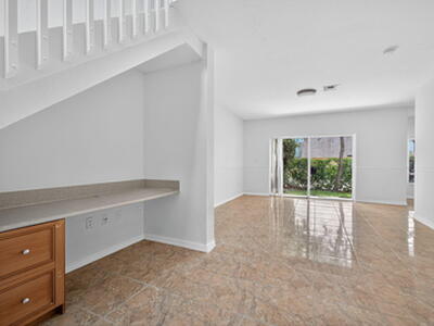 513 Talia Circle, Palm Springs, FL 33461