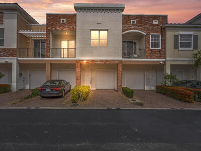 10560 SW Stephanie Way, Port Saint Lucie, FL 34987