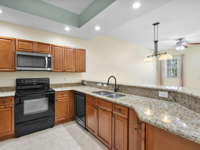 10560 SW Stephanie Way, Port Saint Lucie, FL 34987