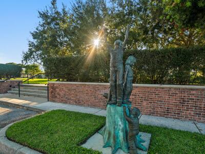 10560 SW Stephanie Way, Port Saint Lucie, FL 34987