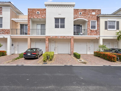 10560 SW Stephanie Way, Port Saint Lucie, FL 34987