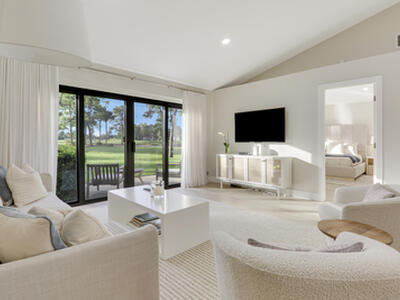 523 Club Drive, Palm Beach Gardens, FL 33418