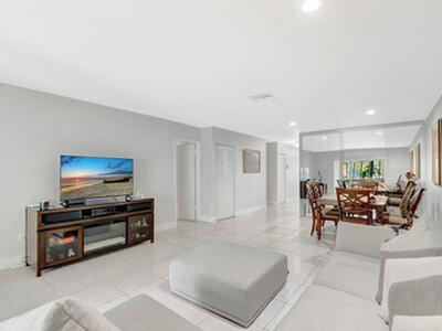 21214 Lago Circle, Boca Raton, FL 33433