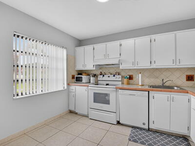 21214 Lago Circle, Boca Raton, FL 33433