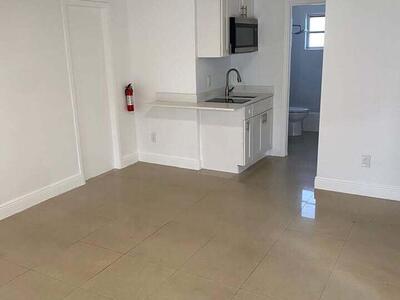 512 SW 7th Street, Hallandale Beach, FL 33009