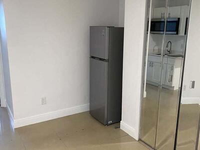 512 SW 7th Street, Hallandale Beach, FL 33009