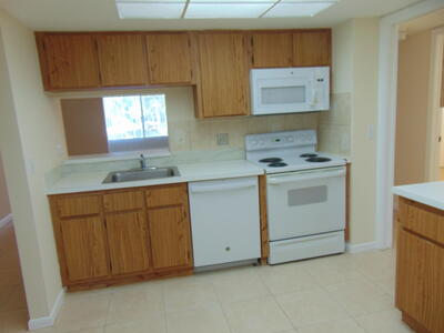 3186 Via Poinciana, Lake Worth, FL 33467