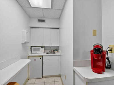 3865 10th Avenue N, Palm Springs, FL 33461