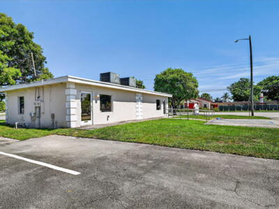 3865 10th Avenue N, Palm Springs, FL 33461