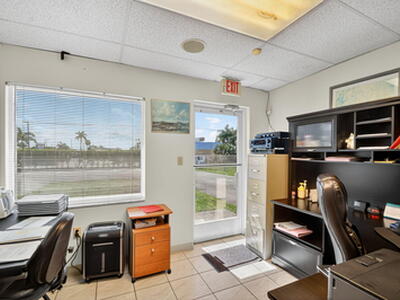 3865 10th Avenue N, Palm Springs, FL 33461