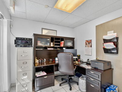 3865 10th Avenue N, Palm Springs, FL 33461