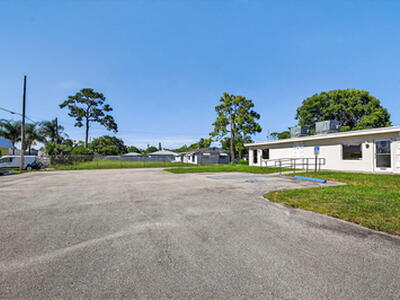 3865 10th Avenue N, Palm Springs, FL 33461