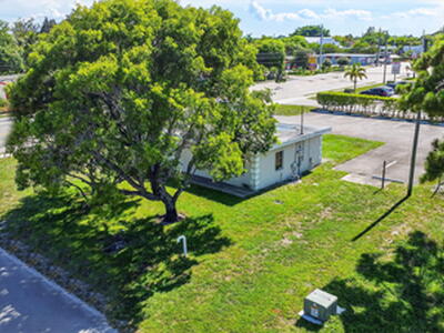 3865 10th Avenue N, Palm Springs, FL 33461