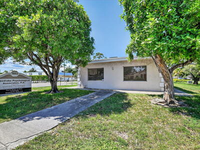 3865 10th Avenue N, Palm Springs, FL 33461