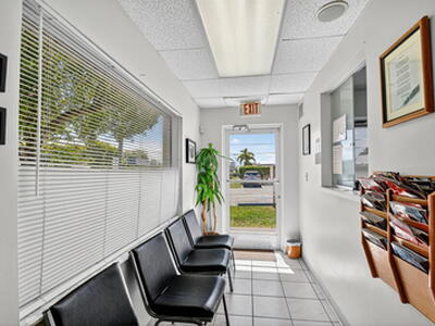 3865 10th Avenue N, Palm Springs, FL 33461