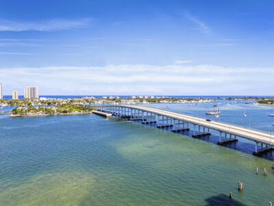 2640 Lake Shore Drive, Riviera Beach, FL 33404